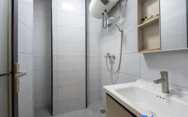 Aiqin Business Apartment (Shenzhen Longgang Liyuan Subway Station)