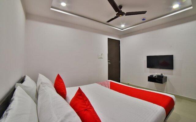 Hotel Blue Trio By OYO Rooms