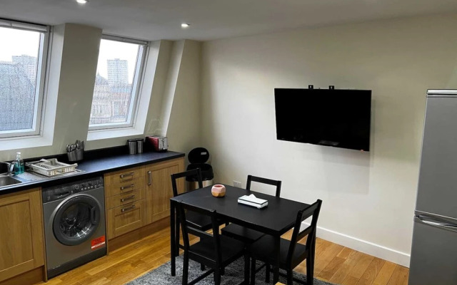 Cosy 3 Bedroom Apartment Next to the Emirates