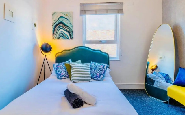 Rayleigh Retreat-spacious Family 3 Bed Apartment