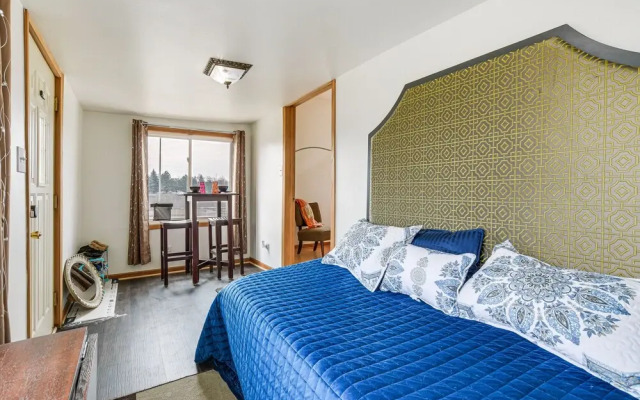 8 Mi to Chicago: Oak Park Home w/ Fenced Backyard!