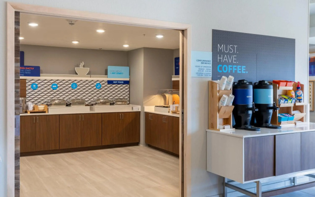 Holiday Inn Express & Suites Englewood Denver South by IHG