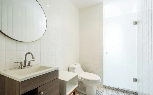Modern Flat by Polanco Balcony Pet Friendly