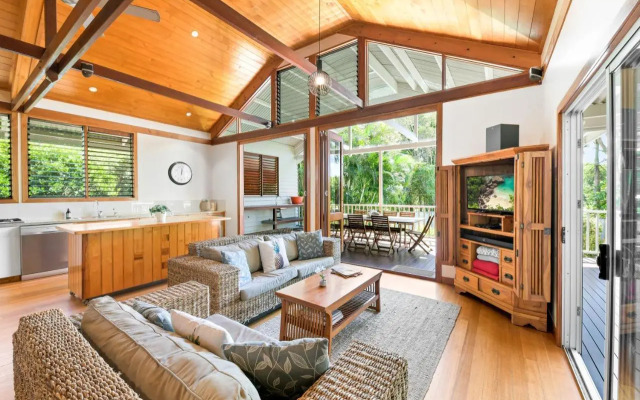 Serenity - Mudjimba - Pet Friendly Holiday Home