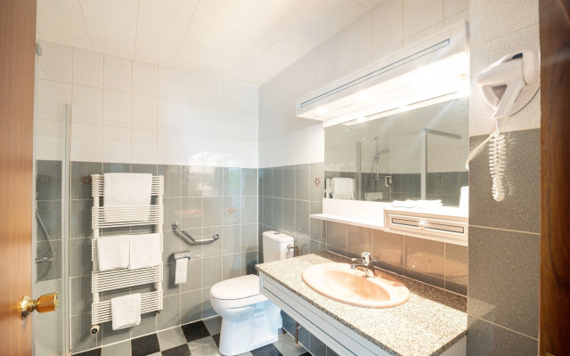 Contact Hôtel des Deux Moulins Limoges - Proche de la gare