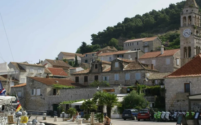 Coastal Apartment in Vis Near sea