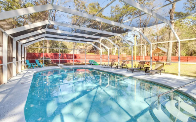 Pool + Gameroom: Family Fun Retreat in Hinesville!