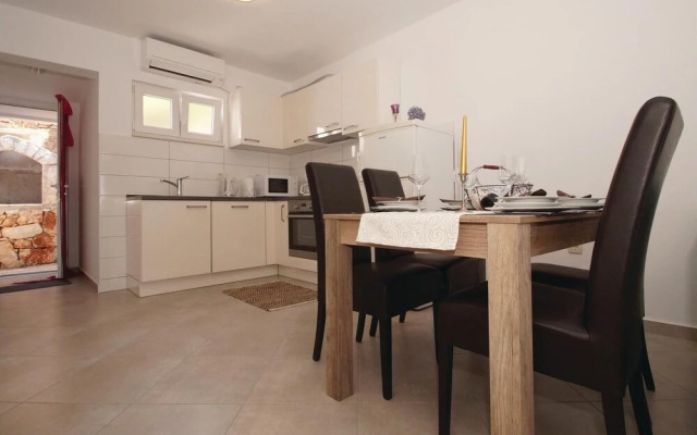Amazing Home in Dingac-potocine With Wifi and 2 Bedrooms