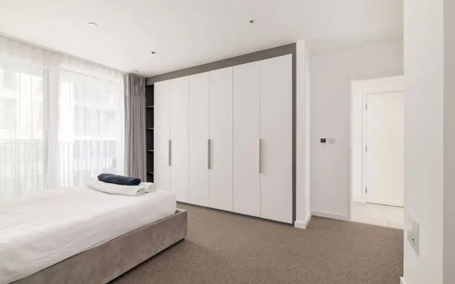 Luxury Spacious Flat With Communal Gardens Parking