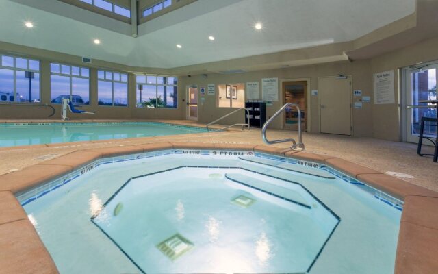 Holiday Inn Express and Suites Moultrie by IHG