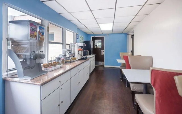 Long Island - Days Inn Hicksville