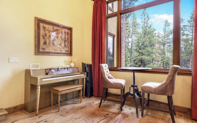 Star Haven Retreat 5 BDR Stunner!