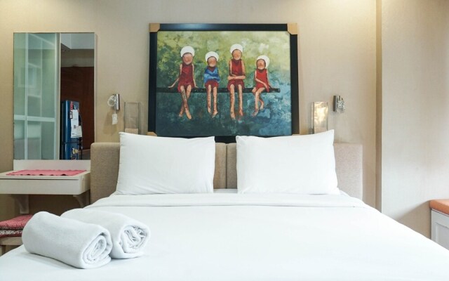 Cozy and Modern Studio Apartment at Belmont Residence Puri