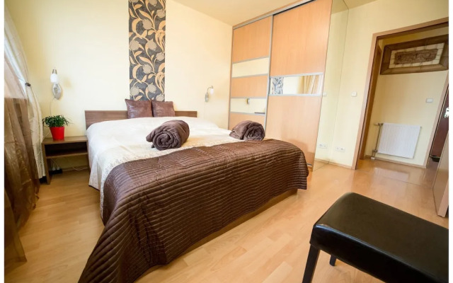 Arpad Bridge Apartments