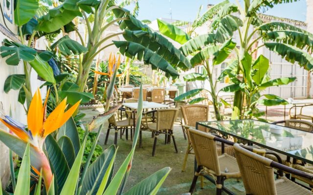 Hotel Carlos V by Viverestays