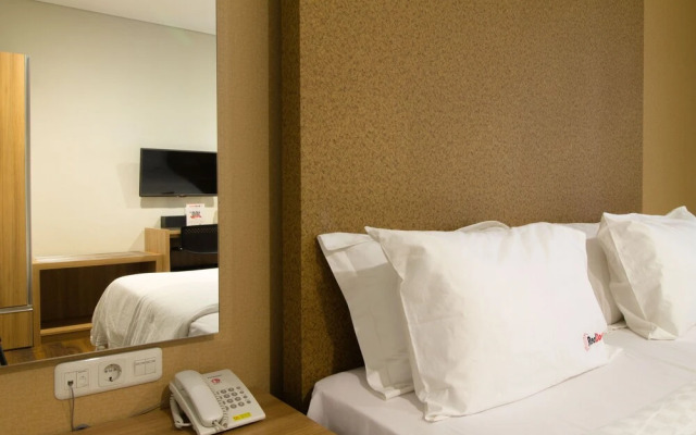 RedDoorz @ Simpang Dago