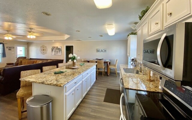 Smile N Wave 3 Bedroom Home by Redawning