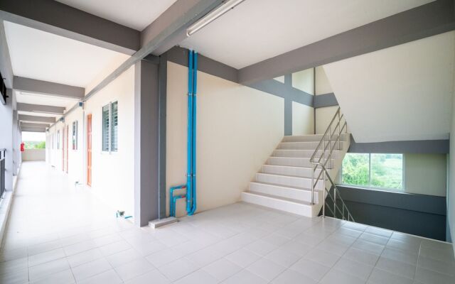 OYO 1047 EK Residence Banchang City