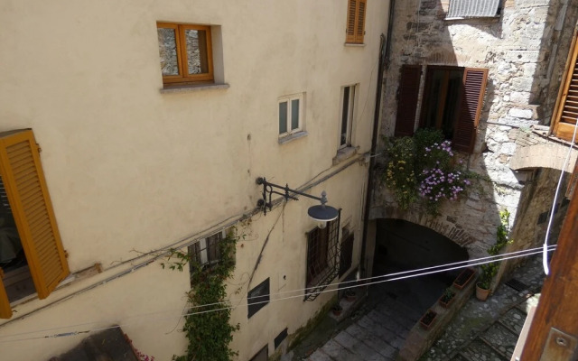 Scappo In Umbria, la Casa del Vicolo