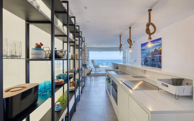 Superb Seafront Family Apartment