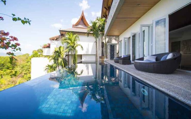 4-BR Seaview Villa with Large Pool at Surin Beach