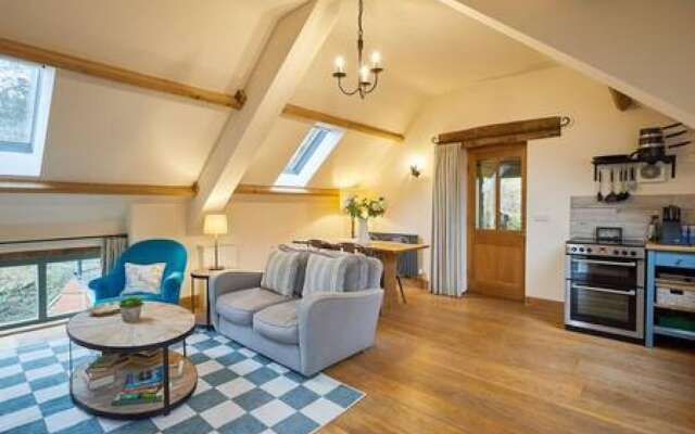 Host Stay Llewenau Draw Barn