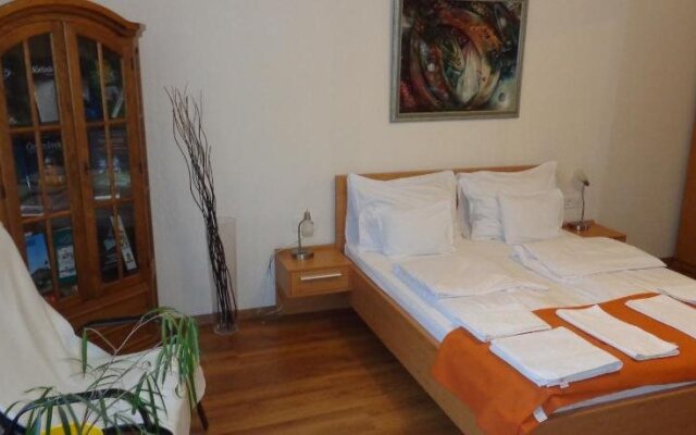 Nyirfa Apartmanház