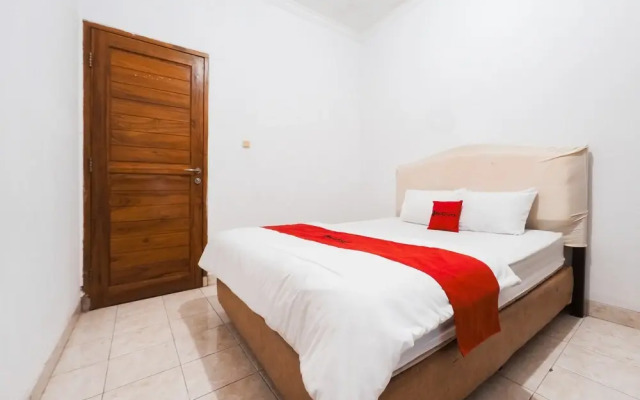 RedDoorz near Trans Studio Mall Cibubur