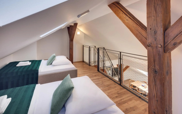 Louren Apartments