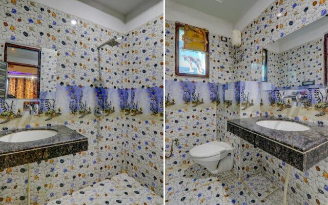 Fabhotel Gold Galaxy