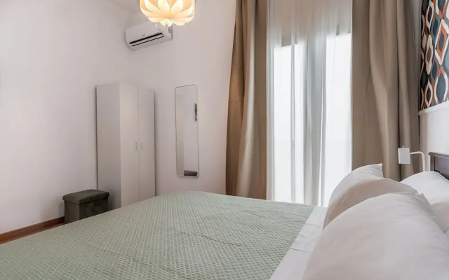 Ierone Apartment With Balcony by Wonderful Italy