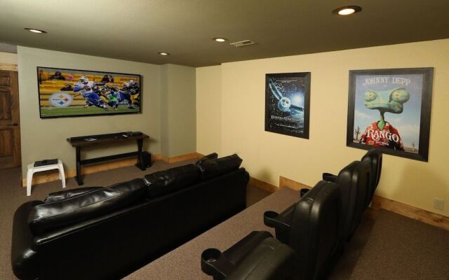 Hilltop Haven - Four Bedroom Chalet