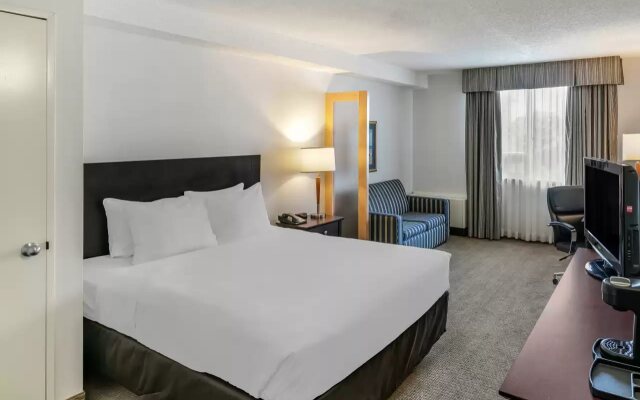 Quality Hotel & Suites Montreal East