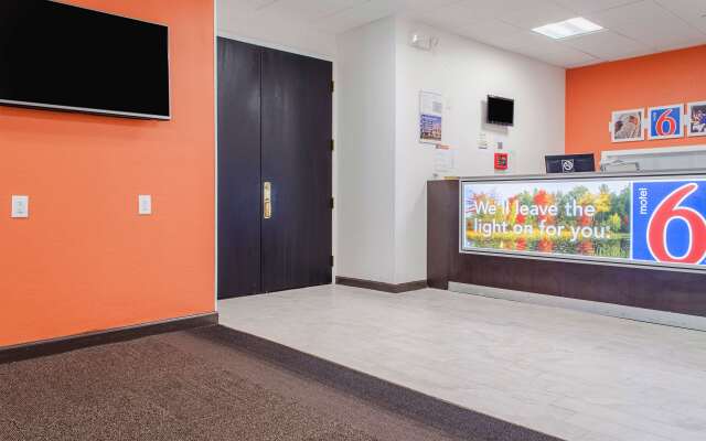 Motel 6 Brockton, MA