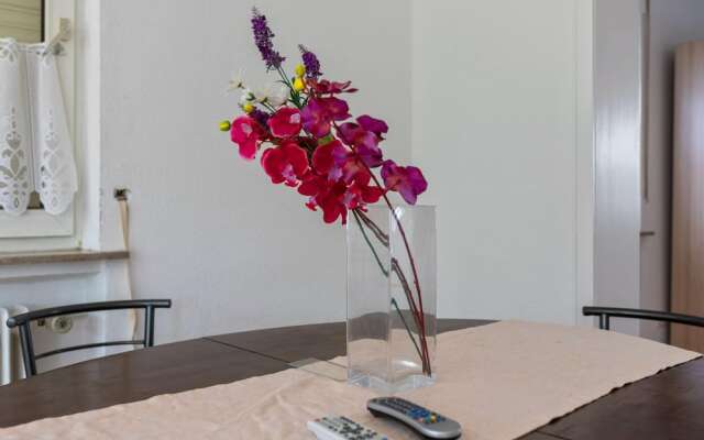 Charming Apartment in Fuldabruck With Garden