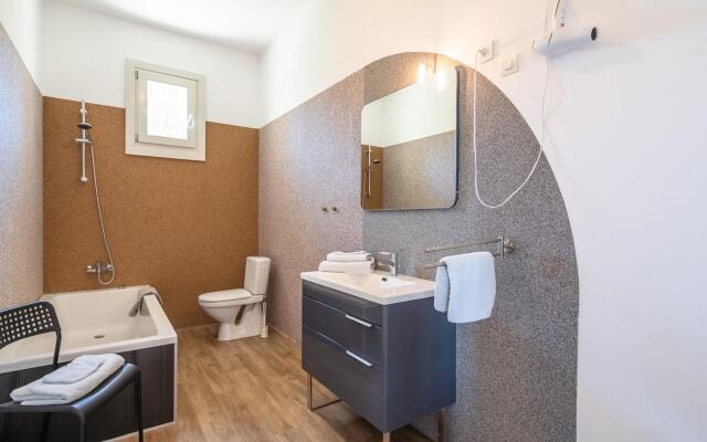 Luxury Villa in Aigne with Swimming Pool