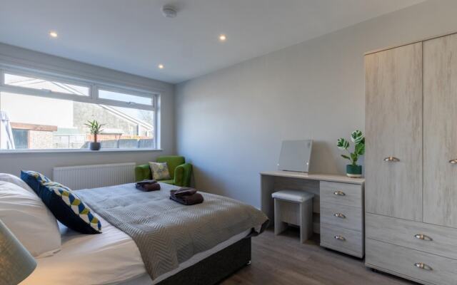 Altham Place-fully Refurbished 2-bath Bungalow