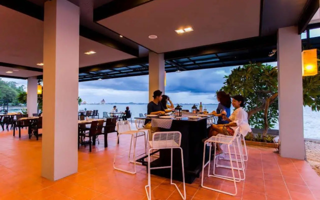 The Loft Seaside Sriracha