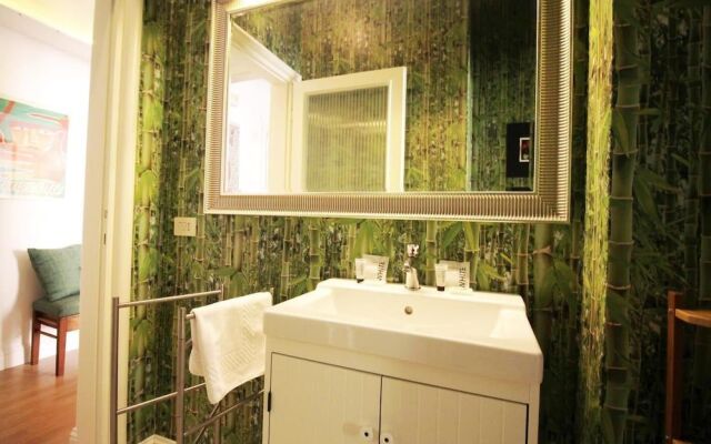 Spacious Apt Steps away from the Vatican