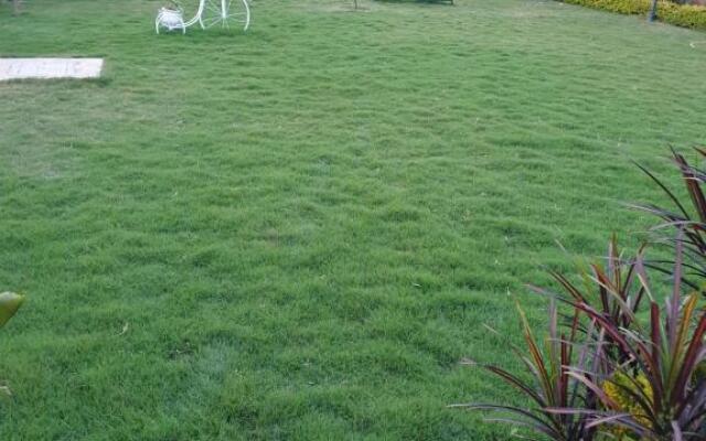 Lovely 2 and 1 bedroom guest units Karen