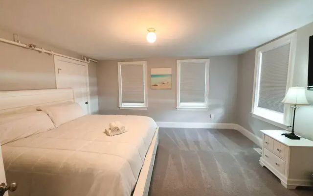 Waterfront Hyannis Home Near Ferry
