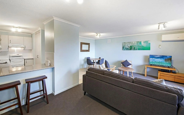 Unit 2, Biriny Lodge, 1686-1689 David Low Way Coolum Beach – Guest Rooms – Coolum Beach