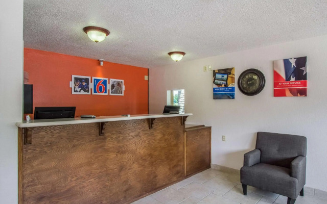 Motel 6 Ashland, OH