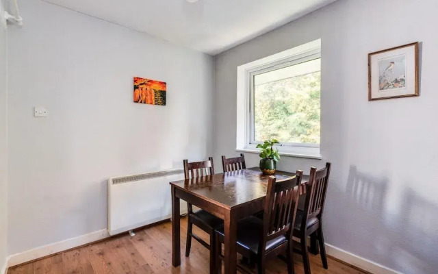 Top-floor Bright Sunny 3-bedroom Flat Sleeps 4