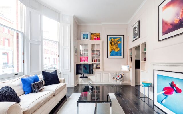 Chic Chelsea Home near South Kensington by UnderTheDoormat