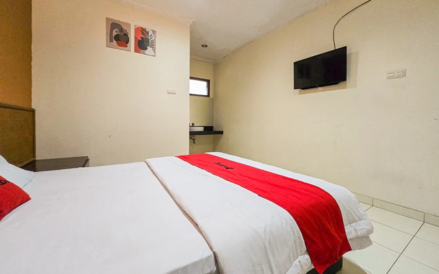 RedDoorz @ Alam Hegar Cisarua Puncak – Guest Rooms – Cisarua