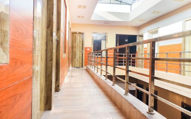 Spot On 62209 Yash Hotel