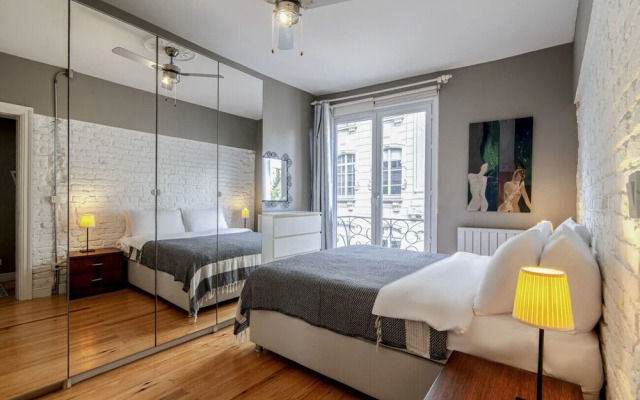 Modern Apartment With Stylish Interior in Beyoglu
