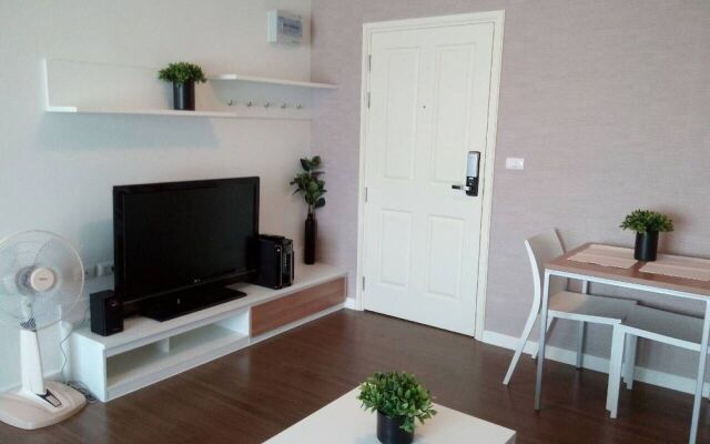 Baan Kiang Fah 1607 by Montri C