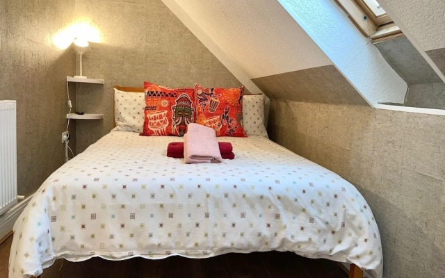 Charming 1-bed Loft Apartment in Romford
